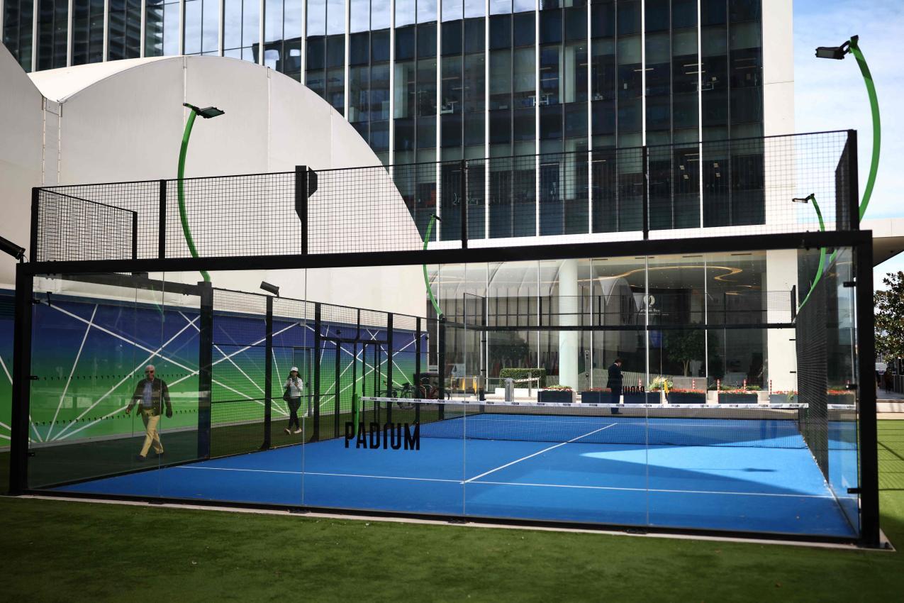 Padel-Felder wie dieses sind in Italien vielerorts aus dem Boden geschossen. © APA/afp / HENRY NICHOLLS