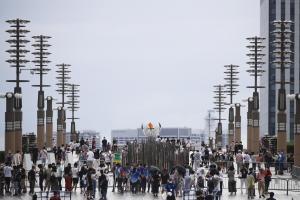 Die Olympische Flamme bei der Ohashi-Brücke in Tokio. Mit einem Jahr Verspätung konnte das Großereignis in Japan über die Bühne gehen. © ANSA / FAZRY ISMAIL