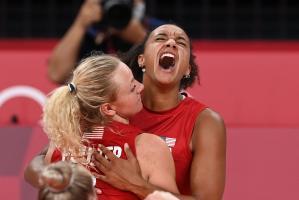 Große Emotionen bei Haleigh Washington (USA/Volleyball)... © APA/afp / JUNG YEON-JE