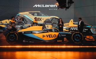 Kann Lando Norris (links) mit dem neuen McLaren um den Titel mitmischen? © APA/afp / -