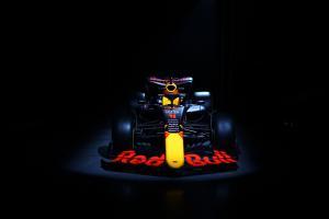 Max Verstappen will mit diesem Auto den Titel verteidigen. Der Red-Bull-Pilot fährt künftig mit der Nummer 1. © APA/afp / BRYN LENNON