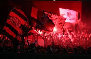 Die Milan-Fans zelebrieren den Scudetto. © ANSA / MATTEO BAZZI