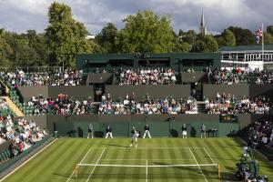 Der Court 2 in Wimbledon war nicht gänzlich gefüllt. © ANSA / PETER KLAUNZER