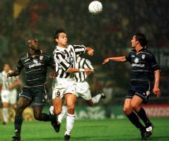 Lilian Thuram (l.) und Fabio Cannavaro gegen Filippo Inzaghi: Später spielten beide Parma-Innenverteidiger bei Juventus zusammen. © APA