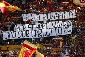 Die Roma-Fans verabschieden Carlo Mazzone. © ANSA / ANGELO CARCONI