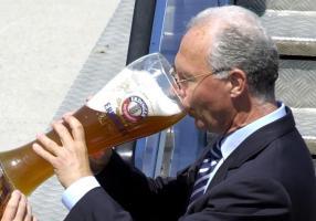 Franz Beckenbauer ha avuto una carriera mondiale. ©ANSA/MATTHIAS SCHRADER/STF