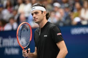 Jannik Sinner bezwang Taylor Fritz. © APA/afp / ANGELA WEISS