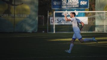 Manuel Brusco feiert sein Tor (Foto: det).