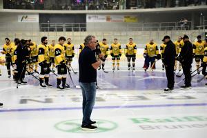Geschäftsführer Jochen Schenk hält eine Ansprache. © hc pustertal/i. foppa
